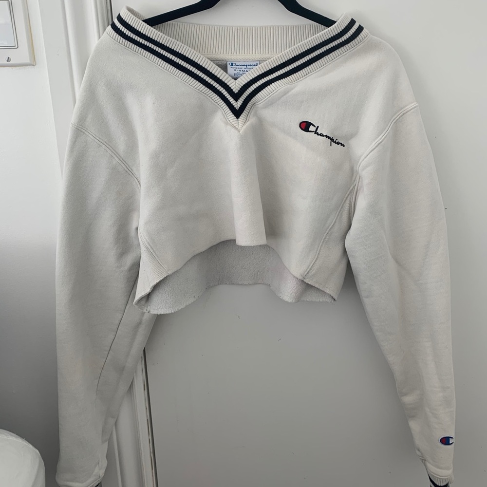 Champion vintage style cropped v-neck sweater